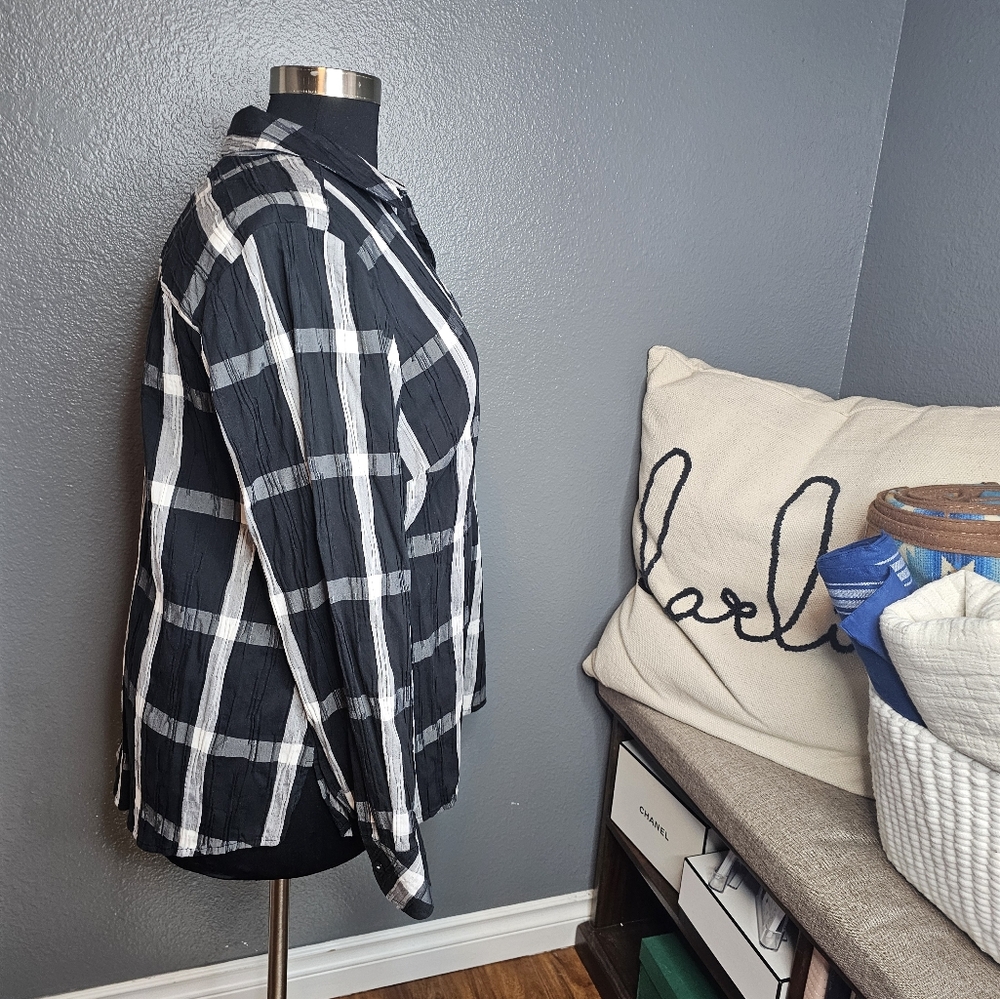 Foxcroft black and white buffalo plaid button front top size 18W - Picture 2 of 4